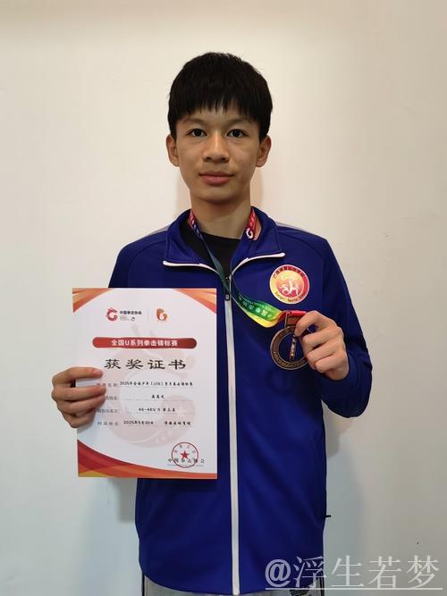 关注 | 山顶“解说”解放者杯决赛走红，15岁少年梦想成真